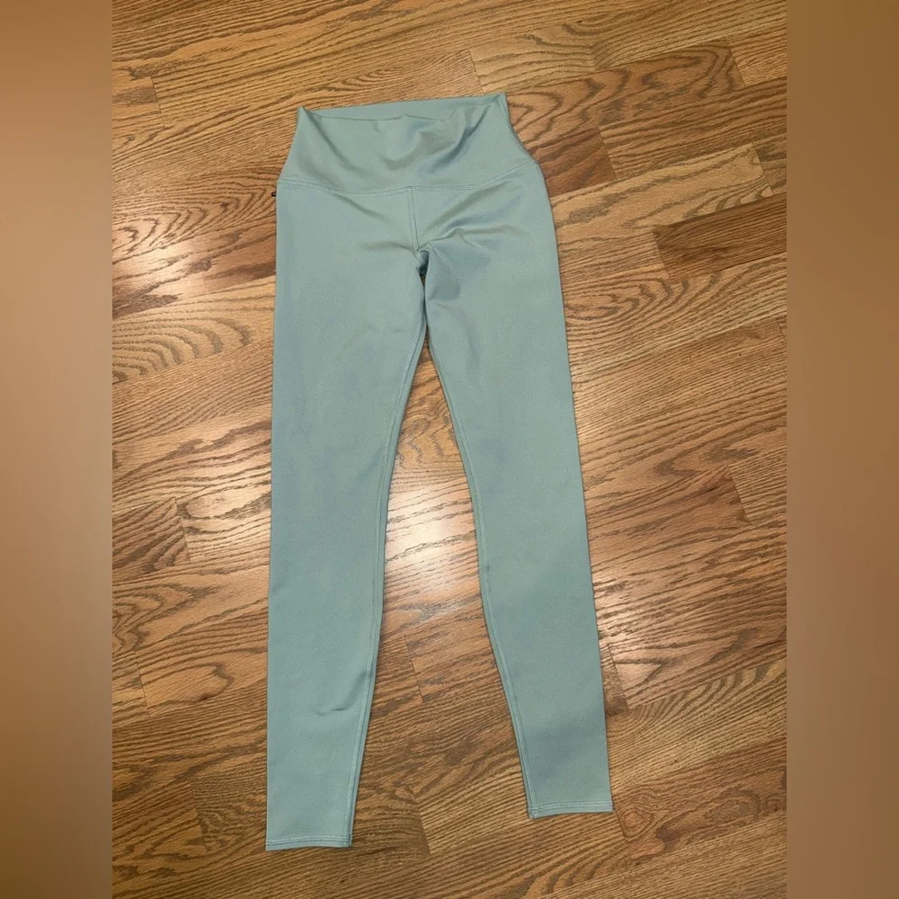 Alo Yoga High-Waist Airbrush Leggings - Botanic Green - Picture 4 of 12